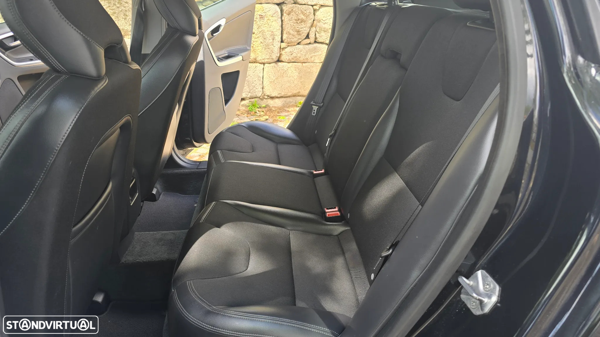 Volvo XC 60 2.0 D4 Momentum Geartronic - 22