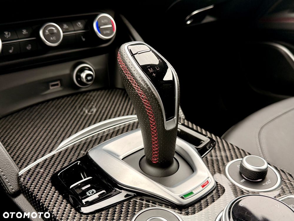 Alfa Romeo Stelvio 2.0 Turbo 16V AT8-Q4 Estrema - 35