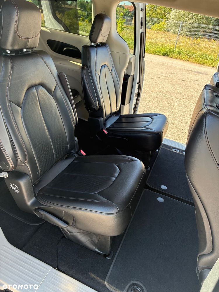 Chrysler Pacifica - 13