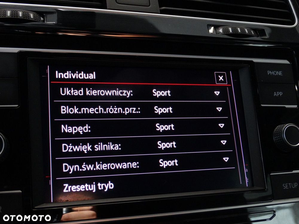 Volkswagen Golf - 25