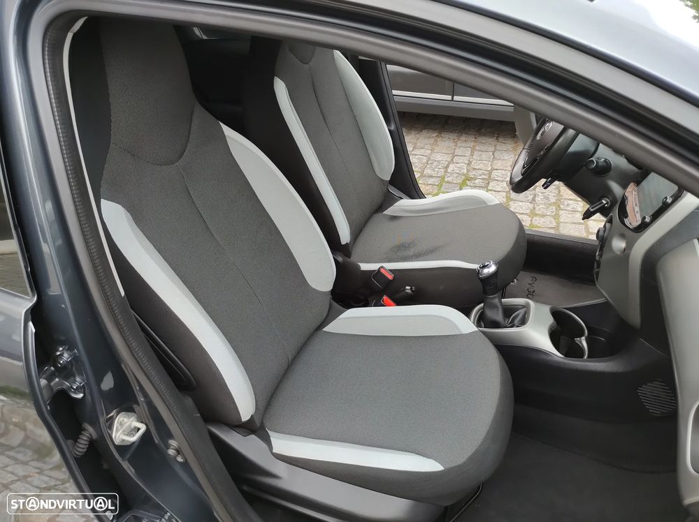 Toyota Aygo 1.0 X-Play Plus+X-Touch - 17