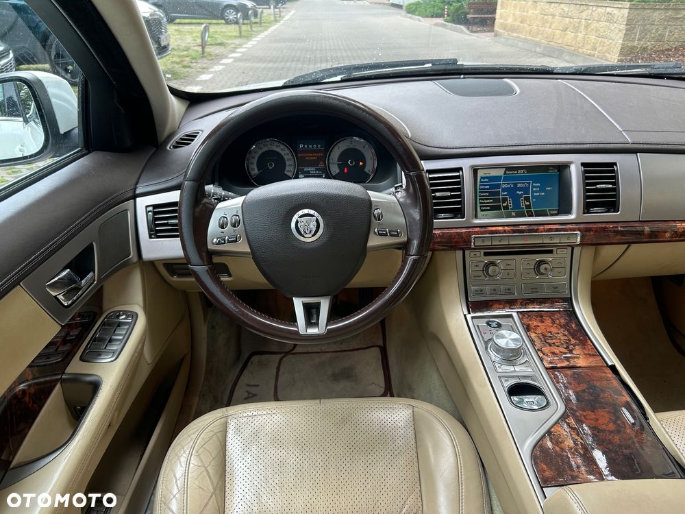 Jaguar XF 2.7 V6 D Luxury - 7