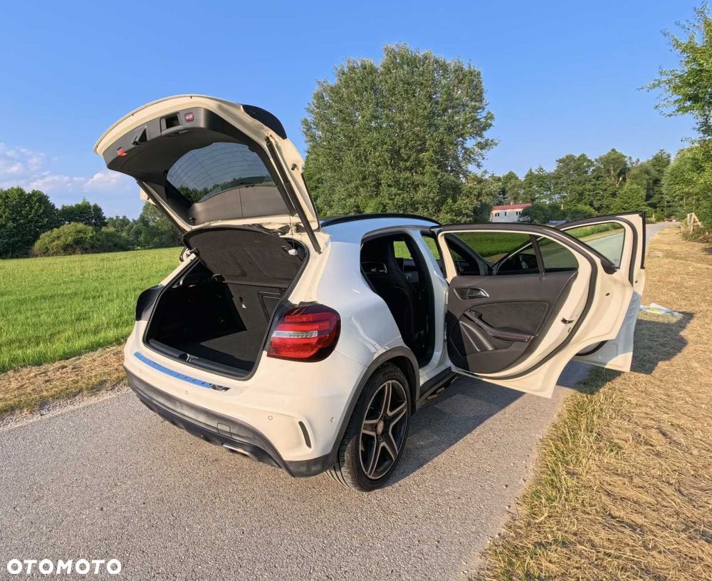 Mercedes-Benz GLA - 4