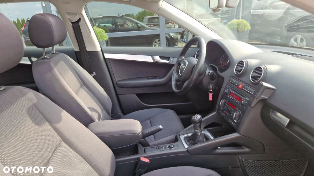 Audi A3 Sportback 1.6 FSI Attraction - 13