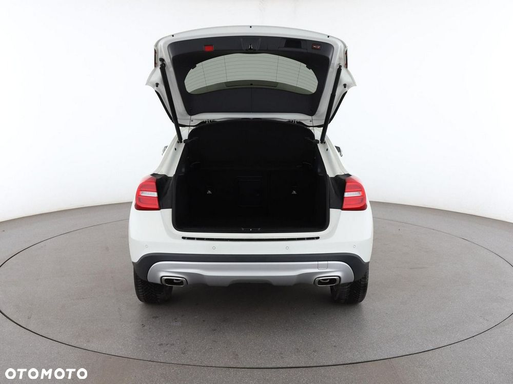 Mercedes-Benz GLA 200 7G-DCT - 20