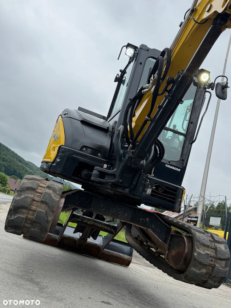 Yanmar VIO50-6A Koparka Gąsienicowa 5 ton jak Nowa z Salonu 2018 rok. 1900 mtg. Szybko-złącze. Łyżka uchylna Hydraulicznie. 3 łyżki Oryginalne skandynawskiego typu. Yanmar silnik 4 cylindry! Maszyna z Norwegii. DEKRA 2026rok AKTUALNA! Dokumentacja! Pompa ON. ani deka luzów i wycieków! OKAZJA Linia Hydr. Plus. Długie ramię PLUS. Oświetlenie LED. Gąski bardzo ładne. Wielka Okazja! Pełne sterowanie z dżojstików!! - 32