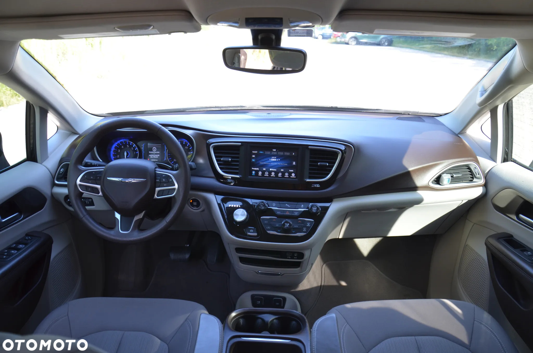 Chrysler Pacifica - 11