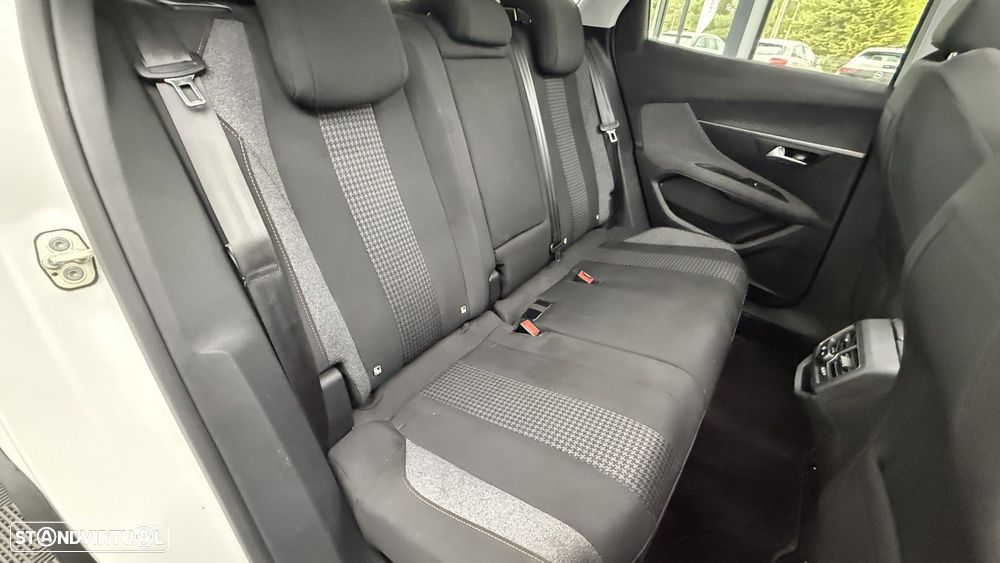 Peugeot 3008 1.2 PureTech Allure Pack EAT8 - 33