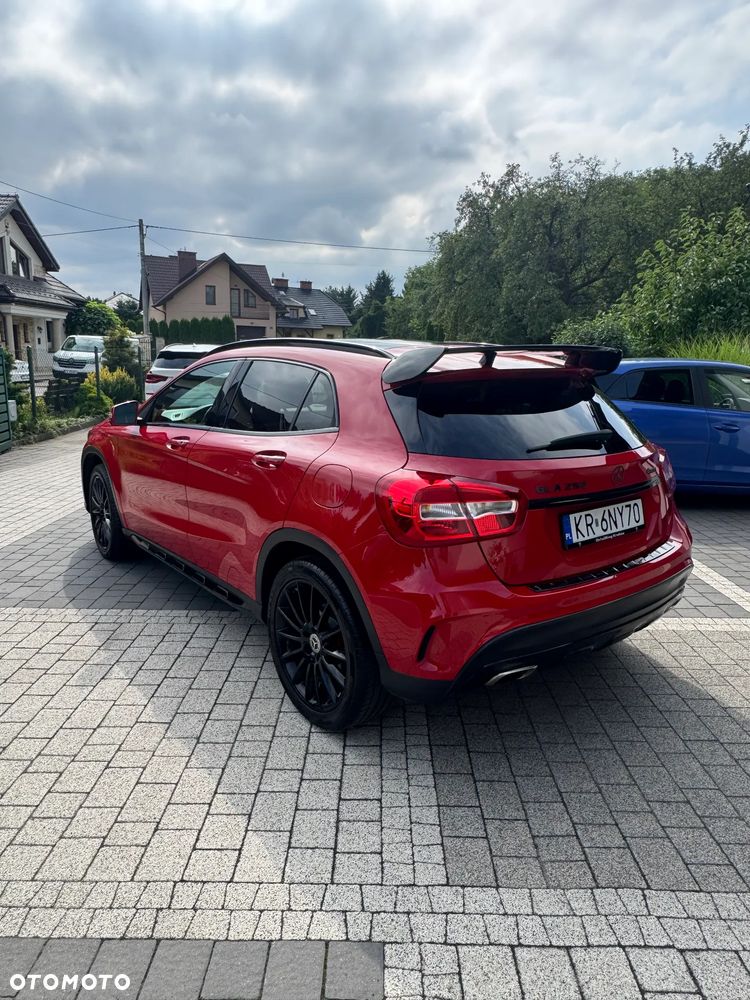 Mercedes-Benz GLA 250 4-Matic AMG Line - 8