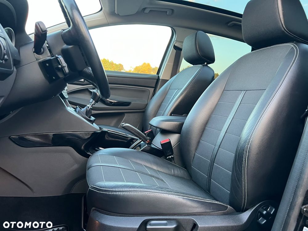 Ford Kuga 2.0 TDCi 4x4 Titanium - 34