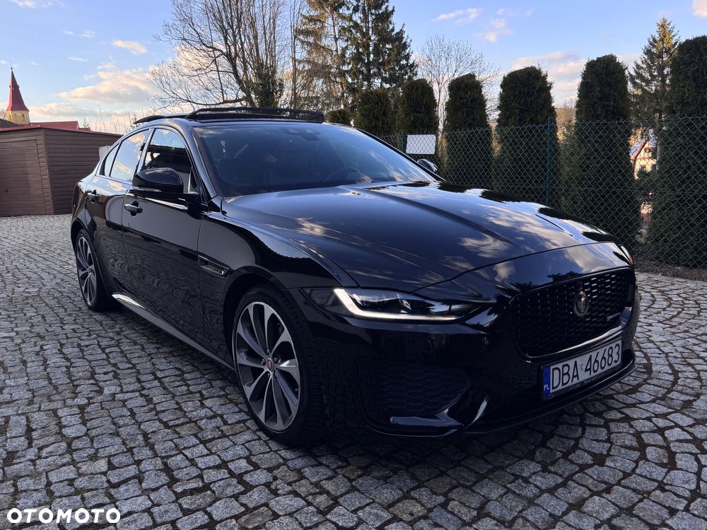 Jaguar XE 2.0 D180 AWD R-Dynamic HSE - 11