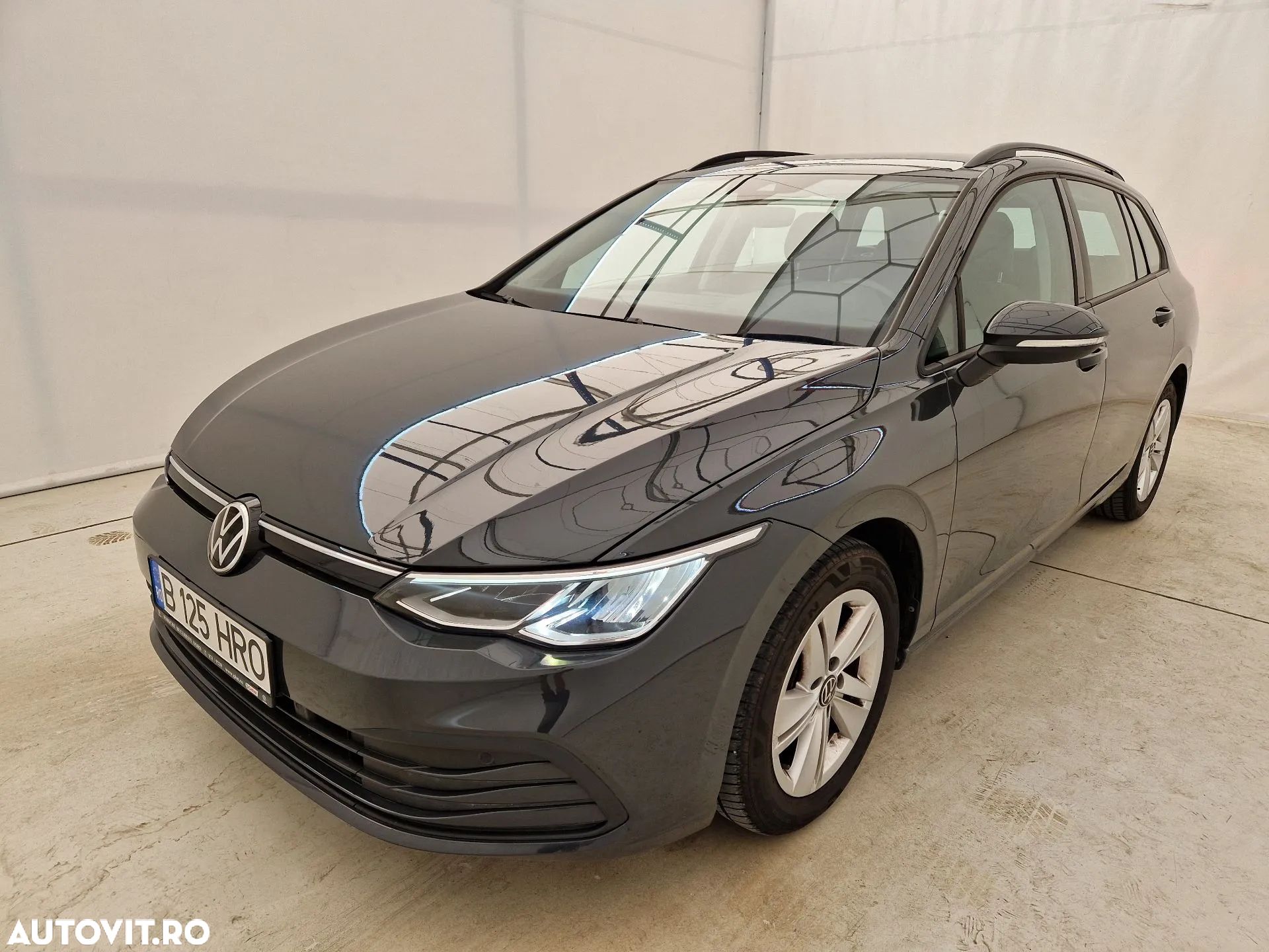 Volkswagen Golf - 1