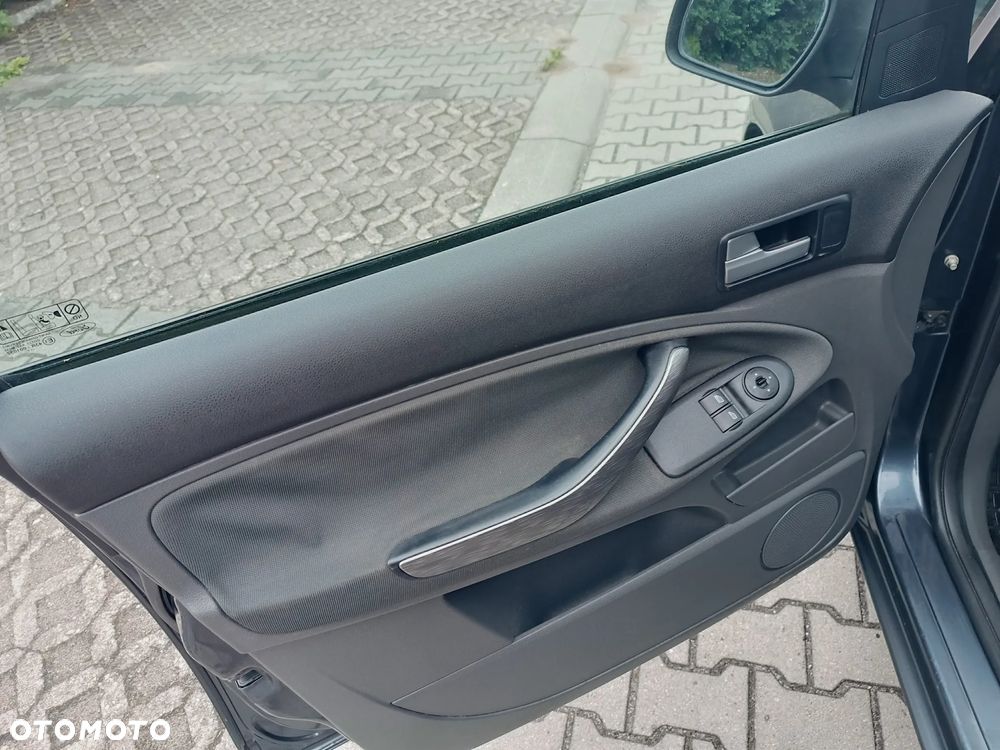 Ford C-MAX 1.8 TDCi Ambiente - 11