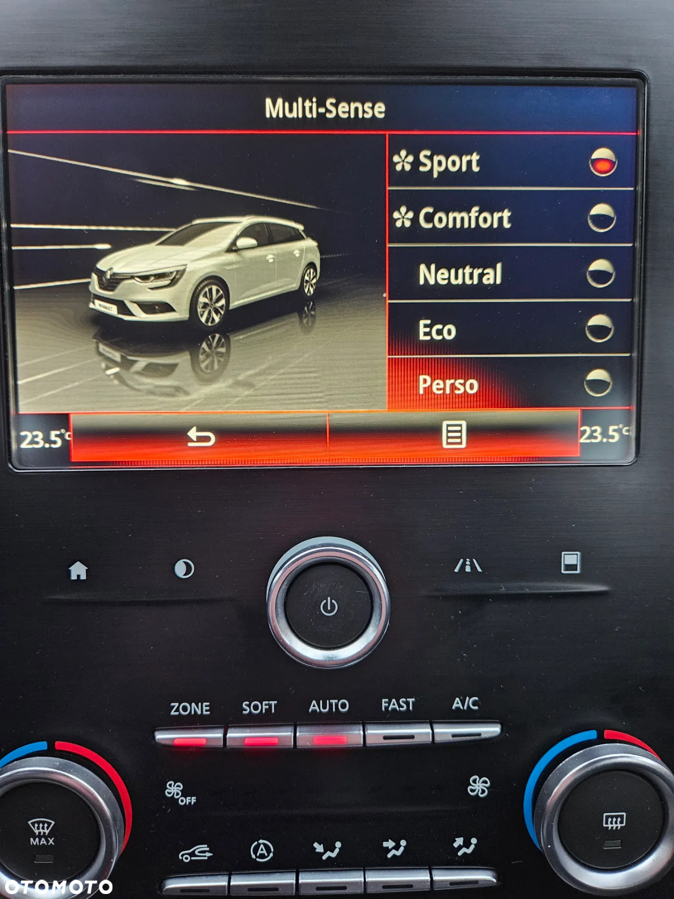 Renault Megane Grandtour ENERGY TCe 130 INTENS - 34