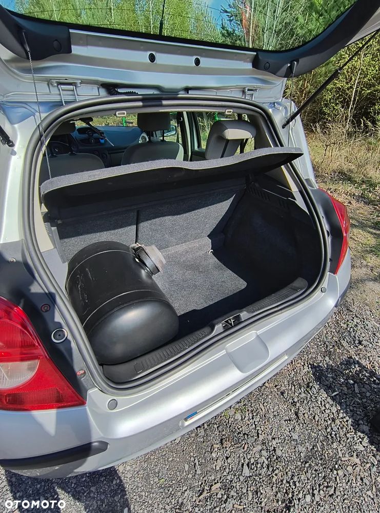 Renault Clio 1.4 16V Authentique - 9