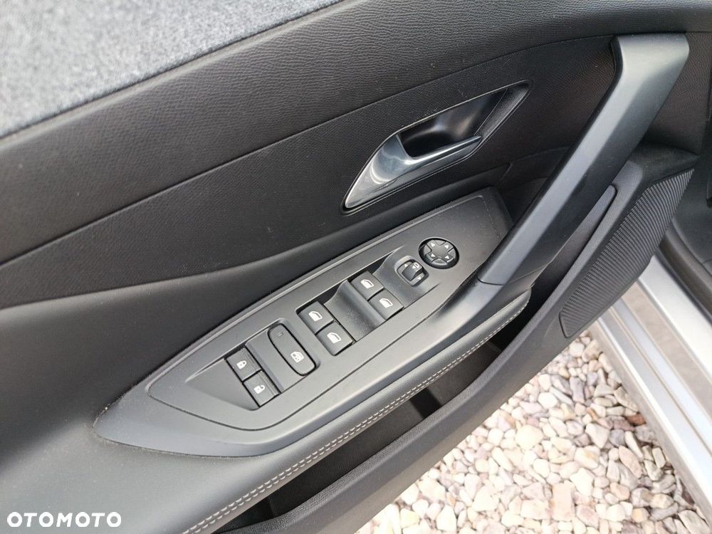 Peugeot 308 1.2 PureTech GPF Allure Pack S&S EAT8 - 12
