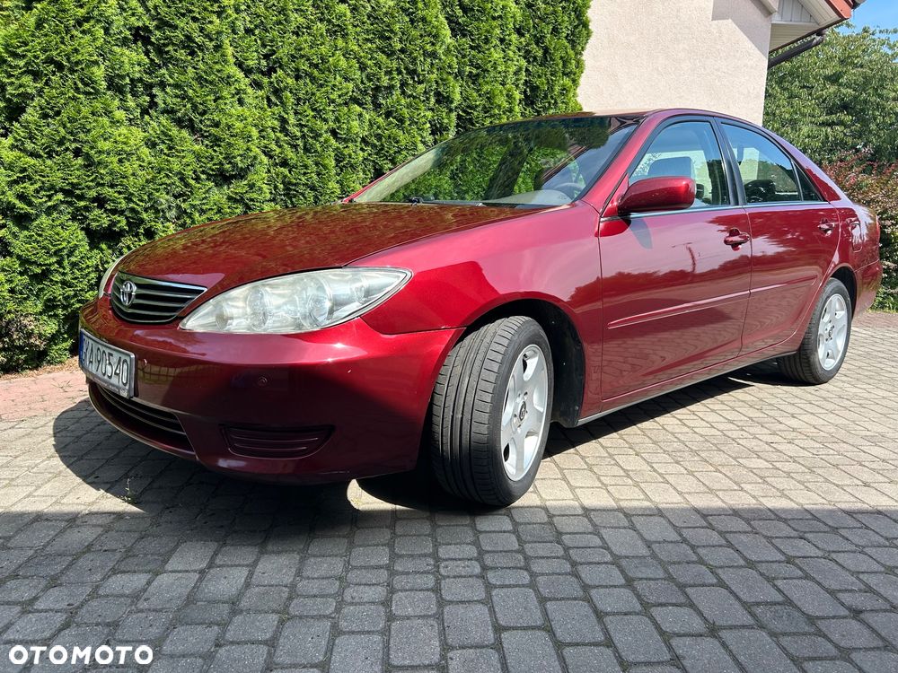 Toyota Camry - 4