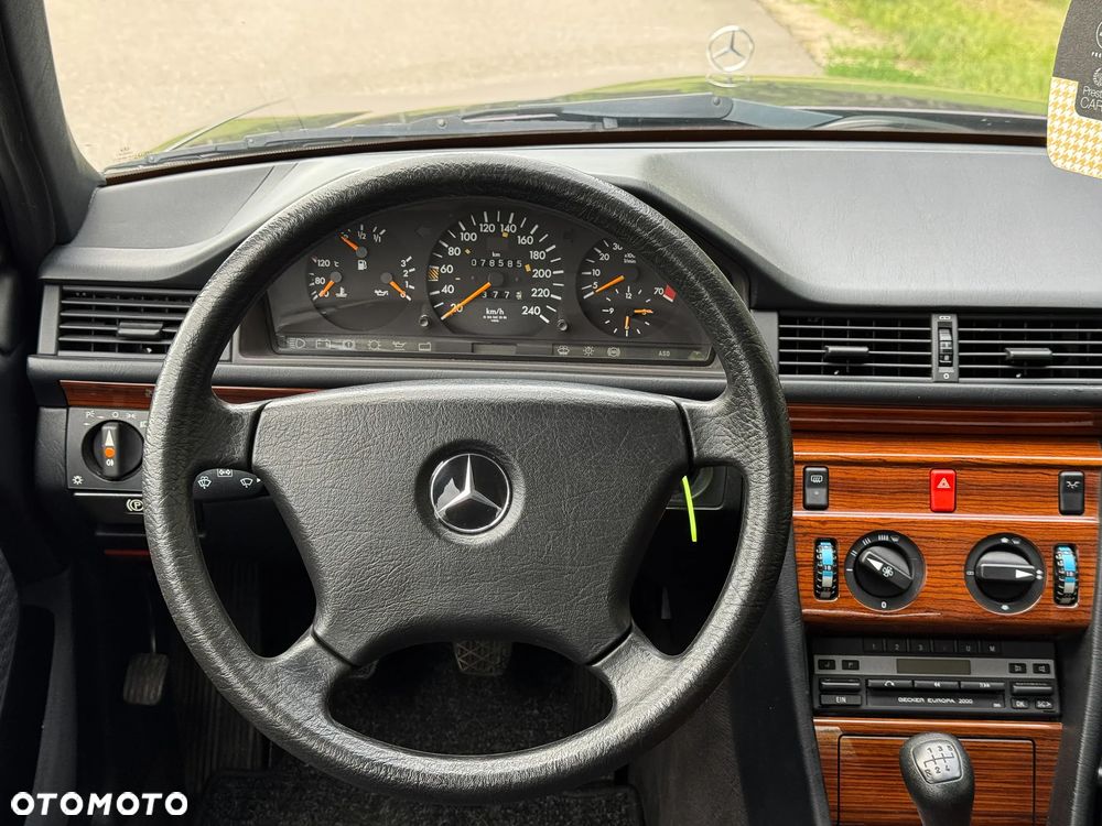 Mercedes-Benz W124 (1984-1993) - 38