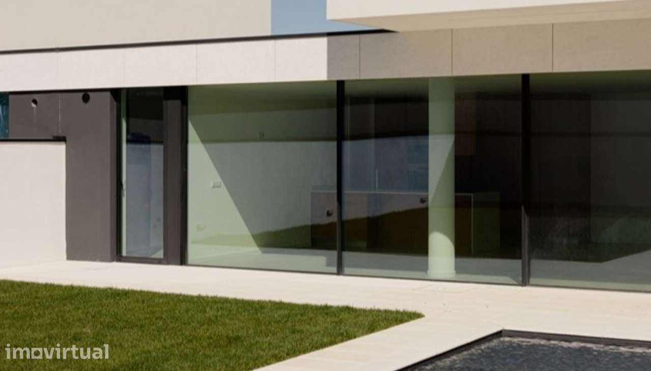 Moradia V4+1 com jardim, piscina e vistas de mar à venda em Valadares - Grande imagem: 3/18