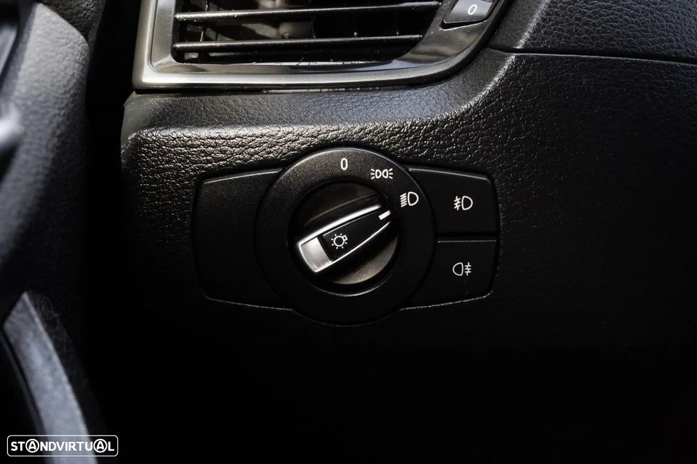 BMW X1 18 d sDrive Auto xLine - 38
