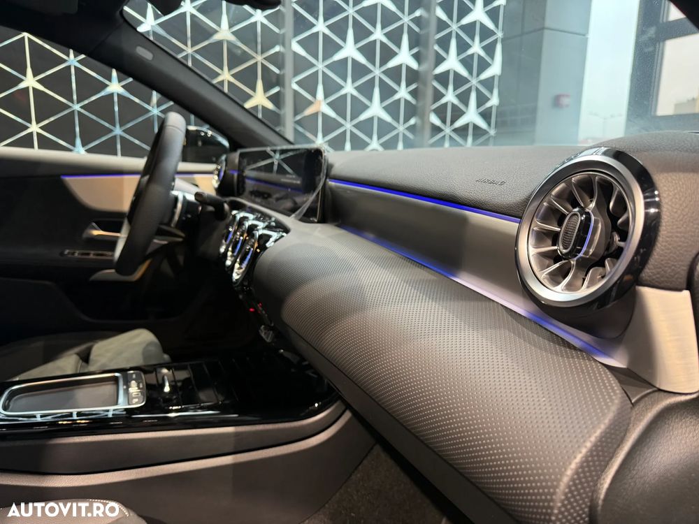 Mercedes-Benz A 200 MHEV 7G-DCT Sedan - 13