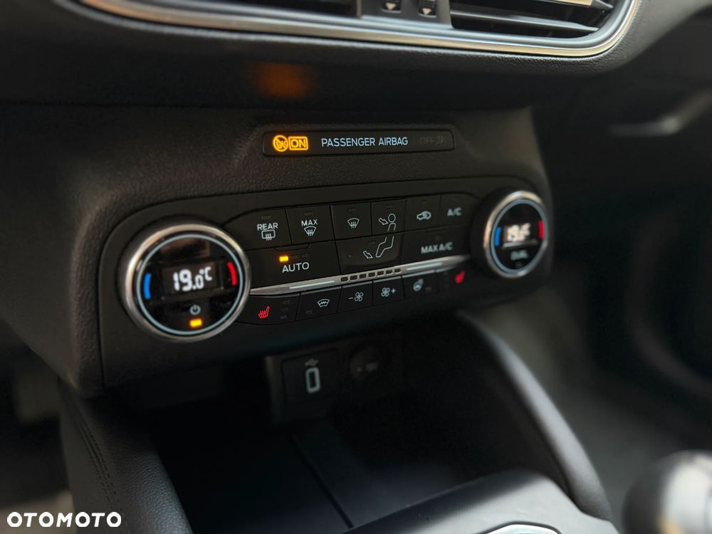 Ford Focus 1.5 EcoBoost Titanium - 25