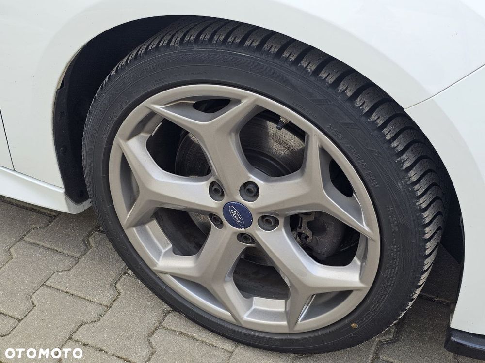 Ford Focus SW ST - 28