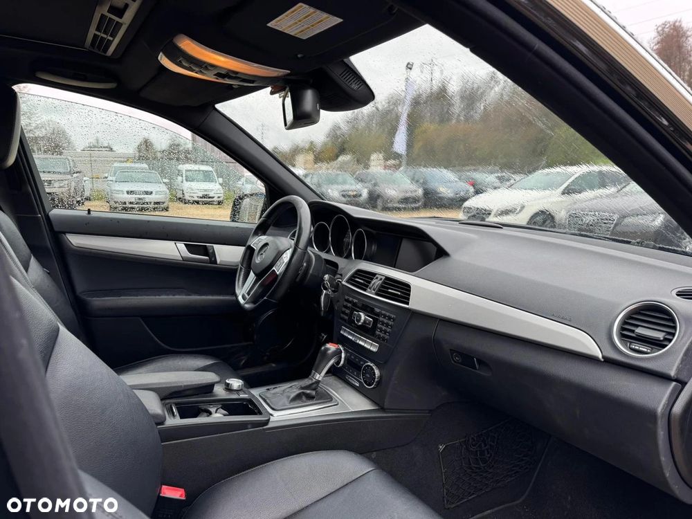 Mercedes-Benz Klasa C 300 CDI DPF 4Matic (BlueEFFICIENCY) 7G-TRONIC Avantgarde - 13