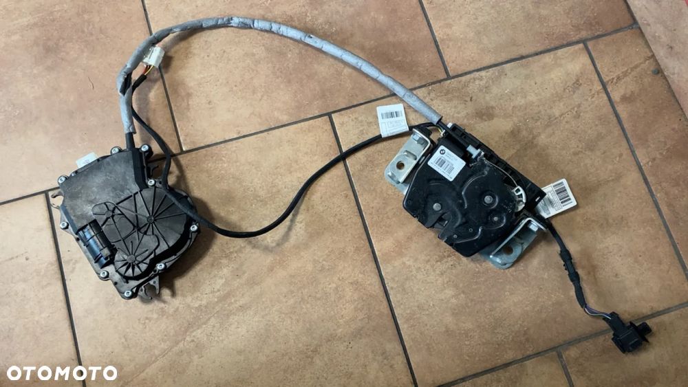 BMW X6 F16 F86 ZAMEK TYLNEJ KLAPY DOCIĄG 7397630 7318696 - 1
