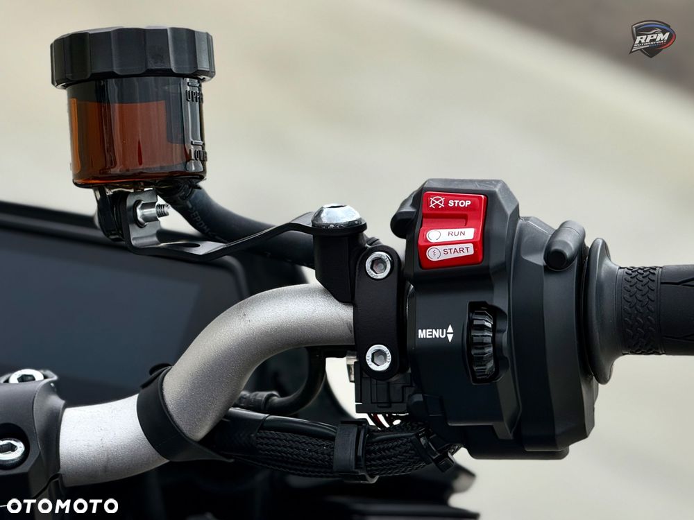 Yamaha MT - 32