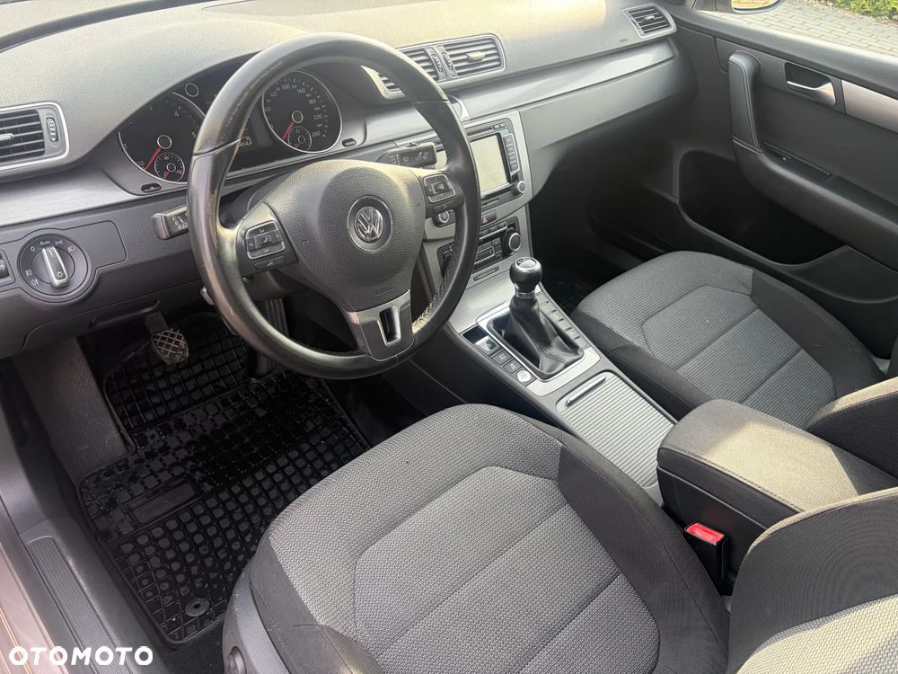 Volkswagen Passat 2.0 TDI Comfortline - 17