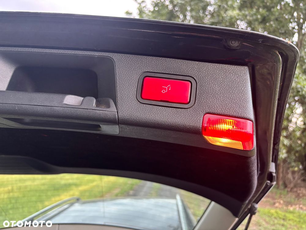 Mercedes-Benz Klasa C 180 CGI Automatik BlueEFFICIENCY Avantgarde - 16