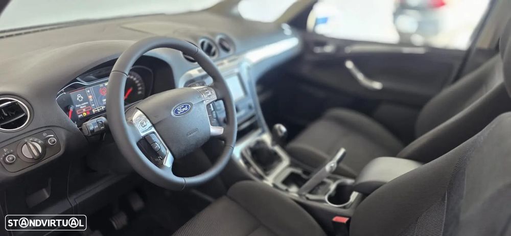 Ford S-Max - 8