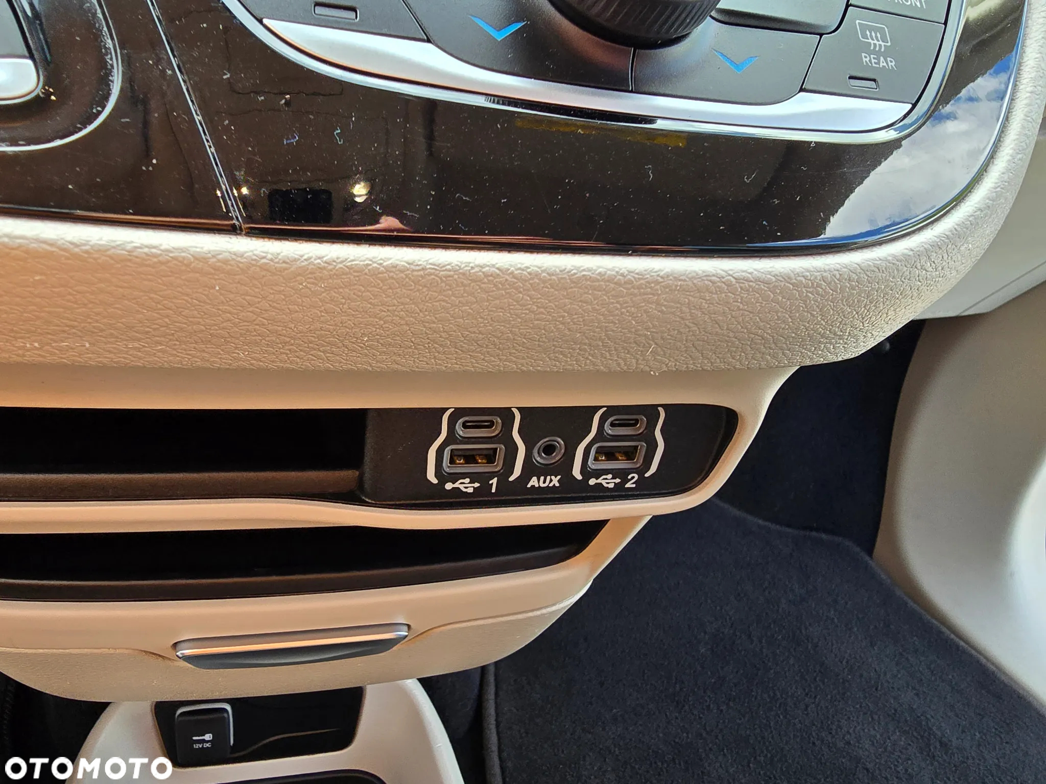 Chrysler Pacifica - 38