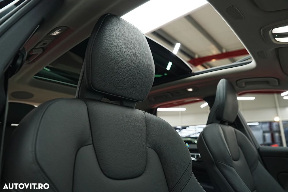 Volvo XC 60 T6 AWD Plus Dark - 18