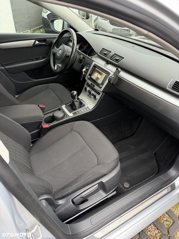 Volkswagen Passat Variant 1.6 TDI DPF BlueMot Highline - 13
