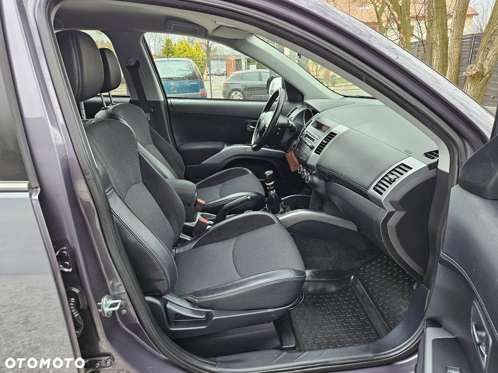 Mitsubishi Outlander 2.0 DI-D 4WD Intense - 11