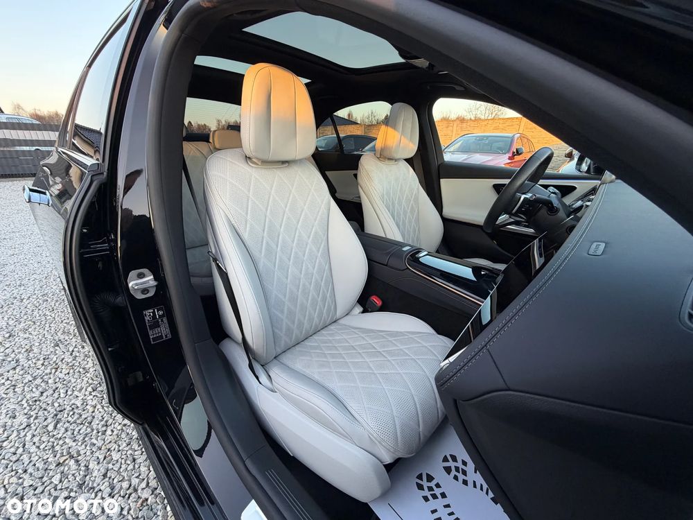 Mercedes-Benz Klasa E 400e 4Matic 9G-TRONIC - 37