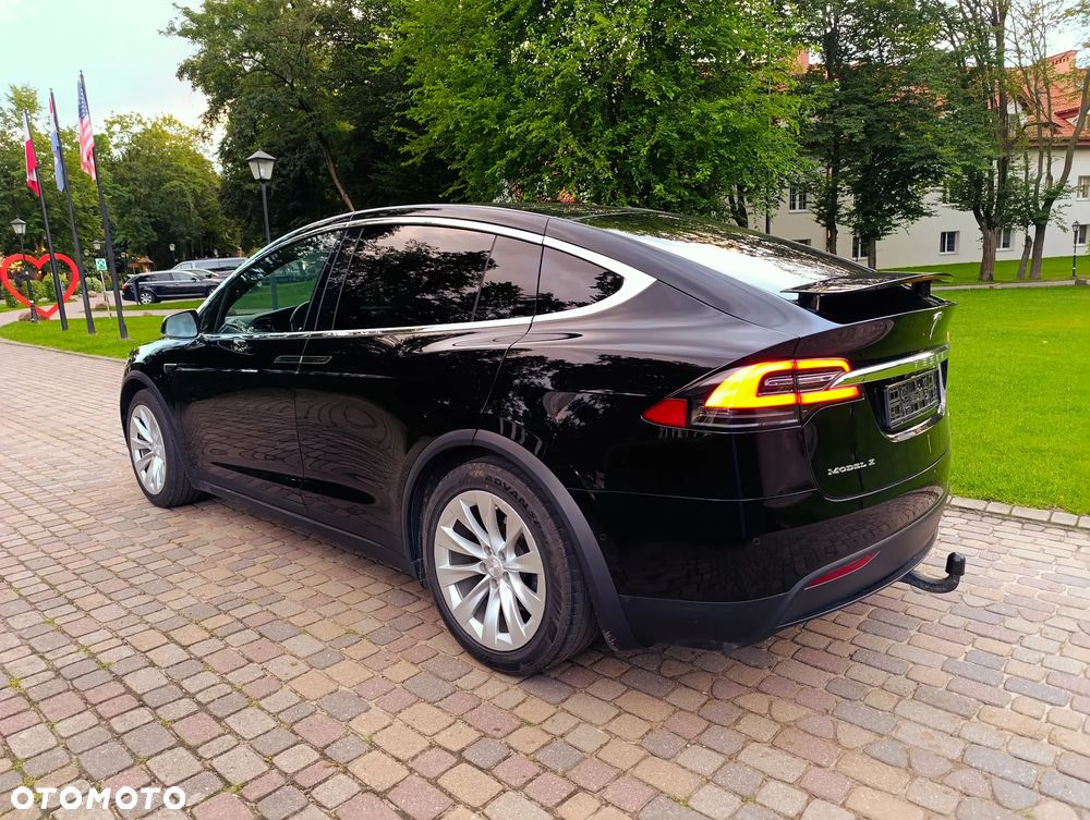 Tesla Model X - 3