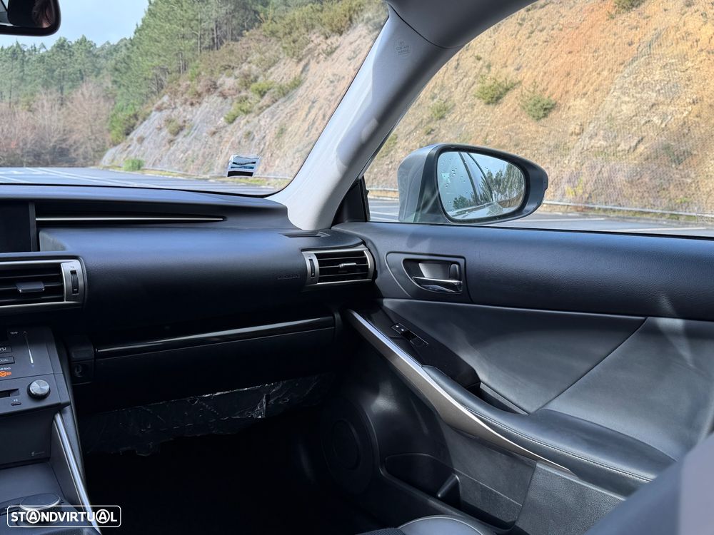 Lexus IS 300H Pack Executive+ - 32