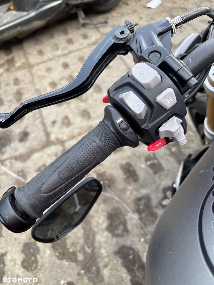 Triumph Speed Triple - 12