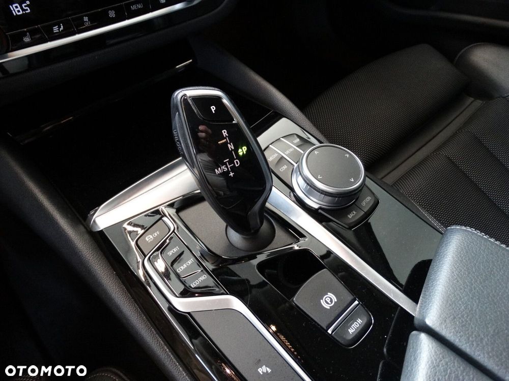 BMW Seria 5 525d Luxury Line sport - 28