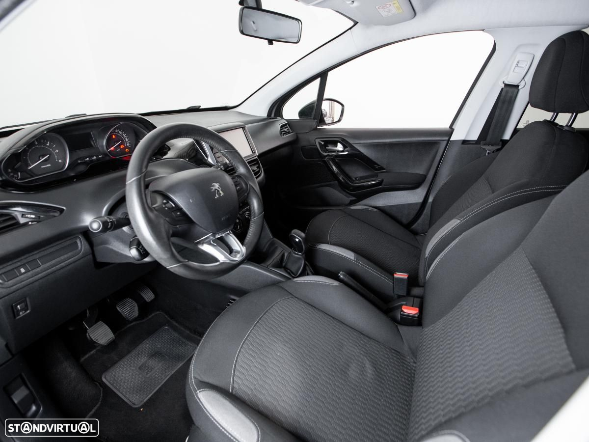 Peugeot 208 - 7