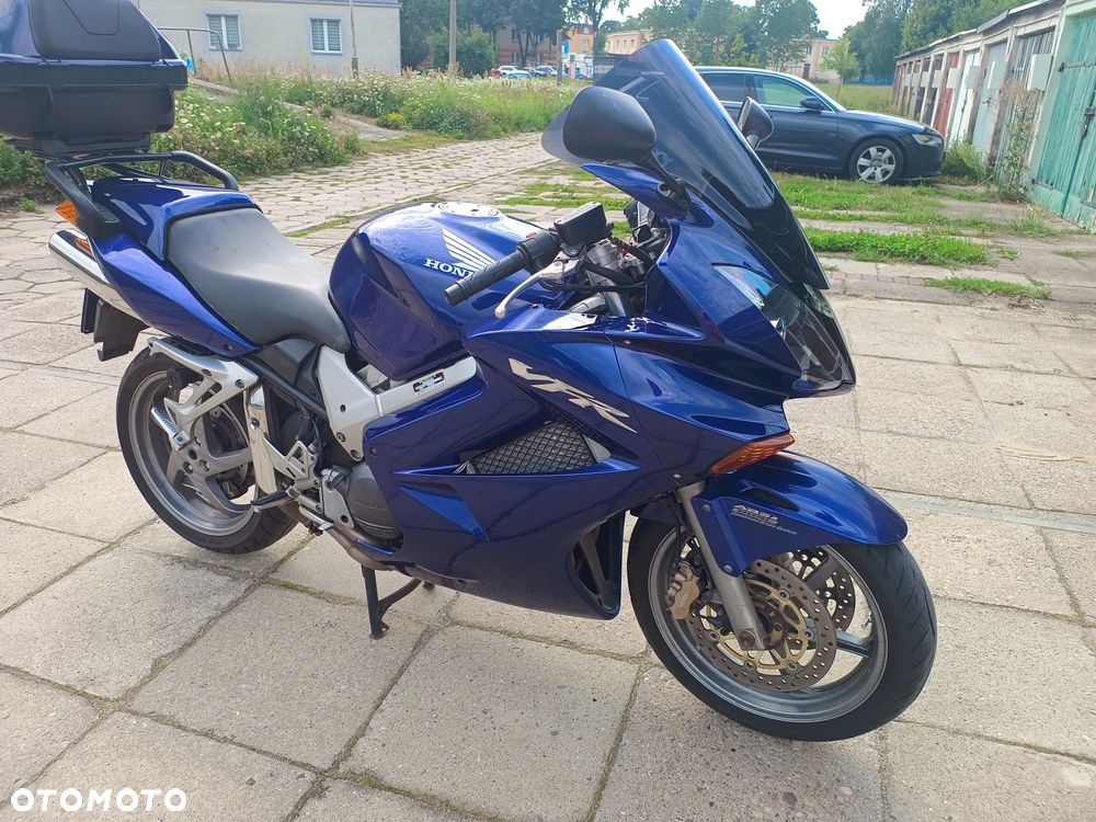 Honda VFR - 8