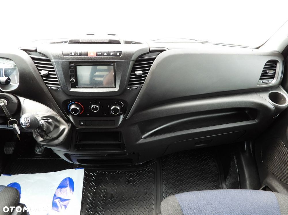 Iveco DAILY 35C16 WYWROTKA PODWÓJNA KABINA DOKA 6 MIEJSC TEMPOMAT BLIŹNIACZE KOŁA KLIMATYZACJA  160KM - 33