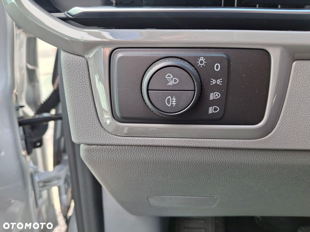 Volkswagen Caravelle - 11