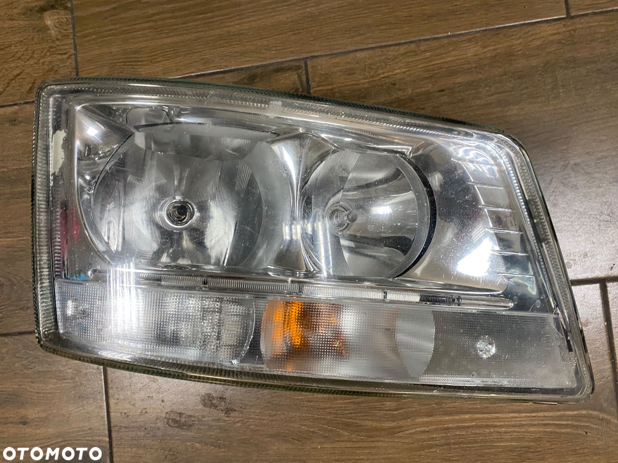 REFLEKTOR LAMPA PRZÓD MAN TGX E6 LISTWA LED PRAWA ORG. - 1