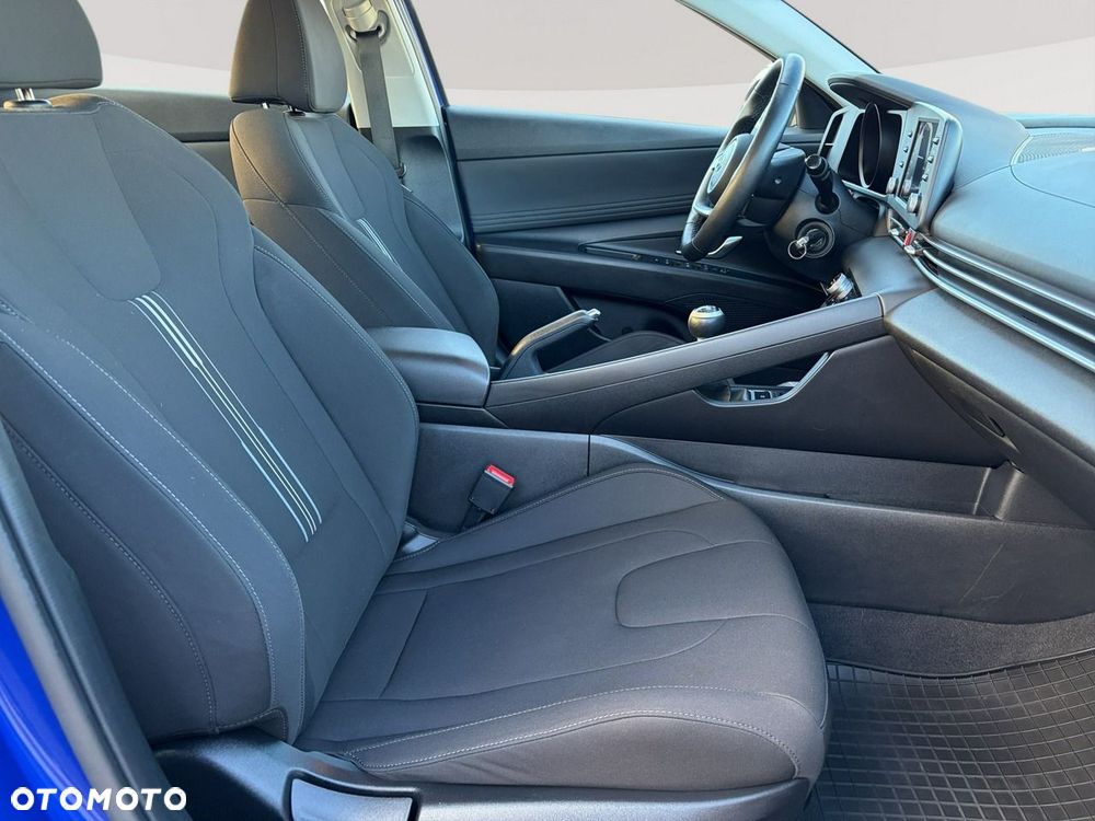 Hyundai Elantra 1.6 Smart - 24