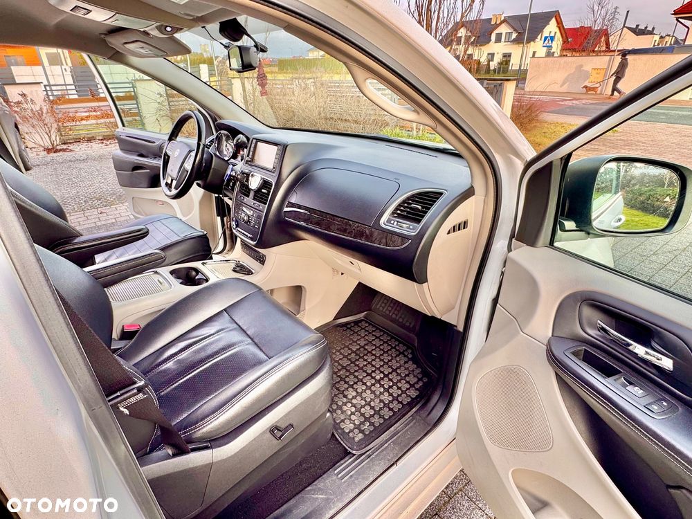 Lancia Voyager 2.8CRD Gold - 14