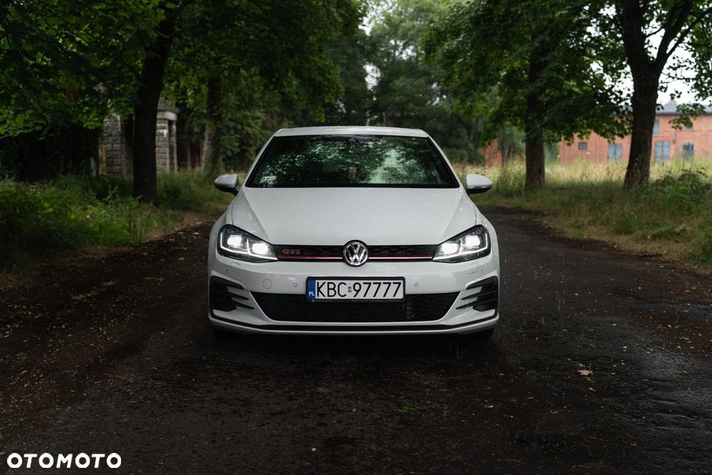 Volkswagen Golf - 23